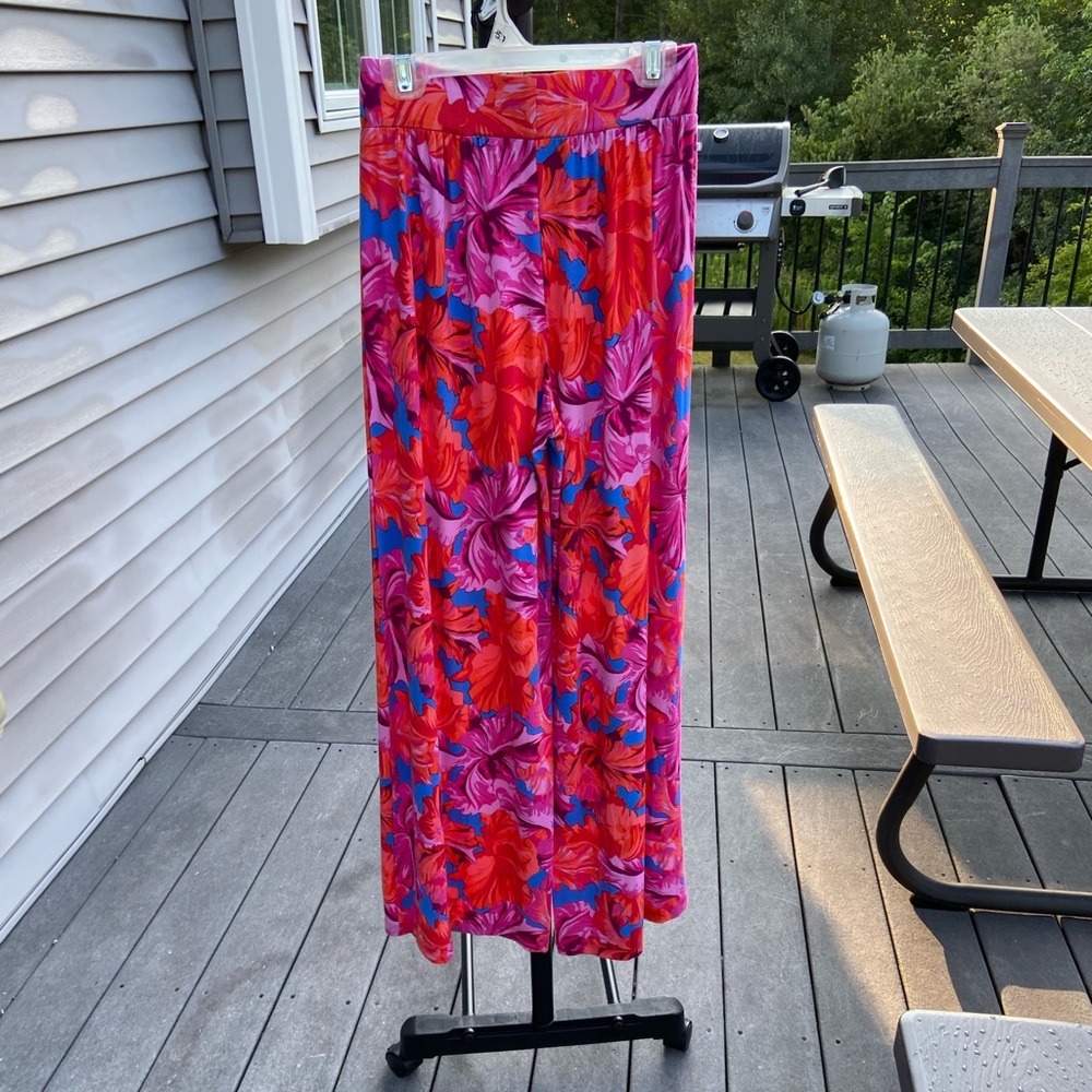 Isaac Mizrahi Live! Pants Sz XS Hibiscus Floral Print Red / Pink.
